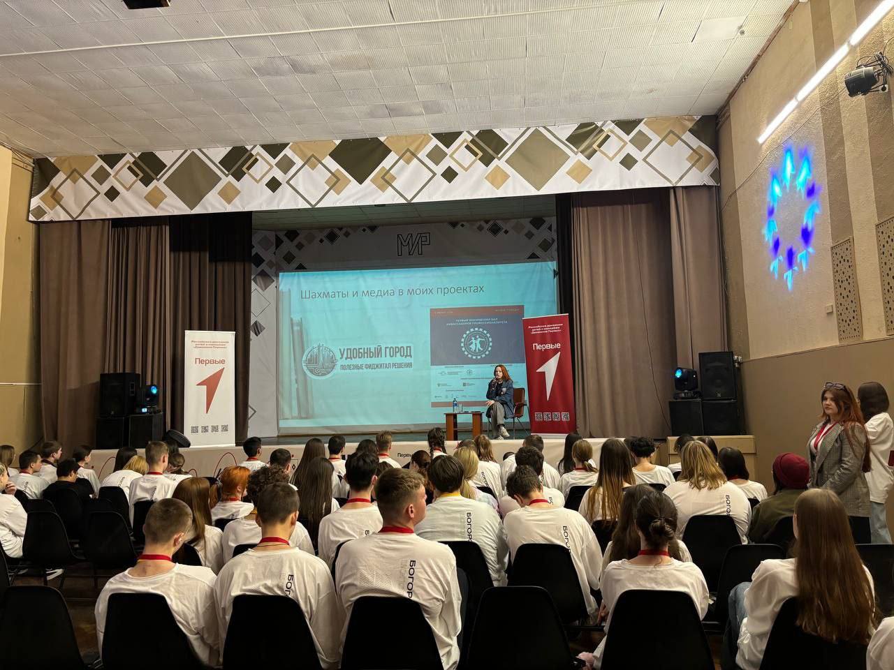 Участникам образовательной сессии молодежного актива рассказали о научном волонтёрстве.