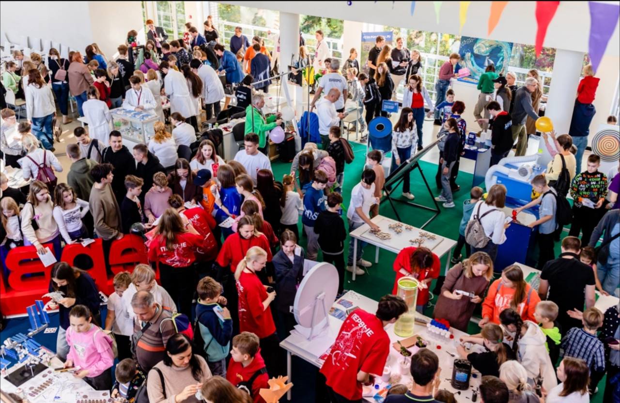 Команда проекта научного волонтёрства «Удобный город» провела исследования и научные демонстрации на Международном фестивале НАУКА 0+