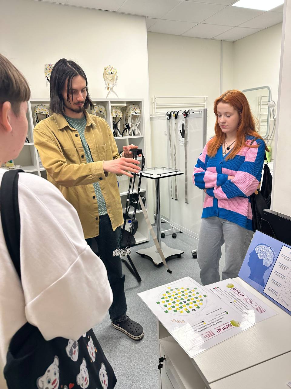 У всех предновогодние приготовления — а научные волонтёры финализируют очные лабораторные исследования