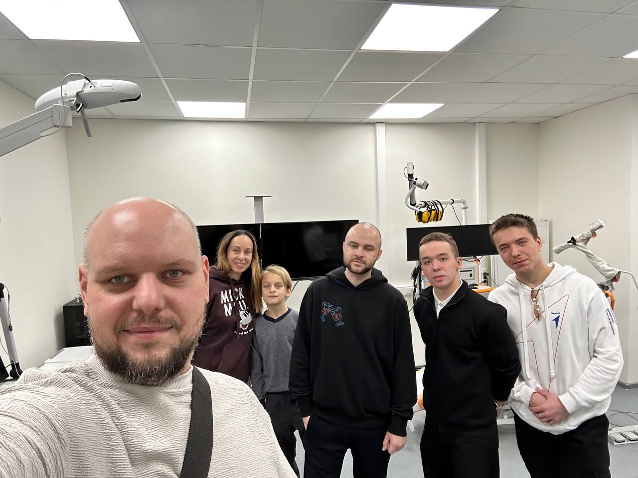 У всех предновогодние приготовления — а научные волонтёры финализируют очные лабораторные исследования