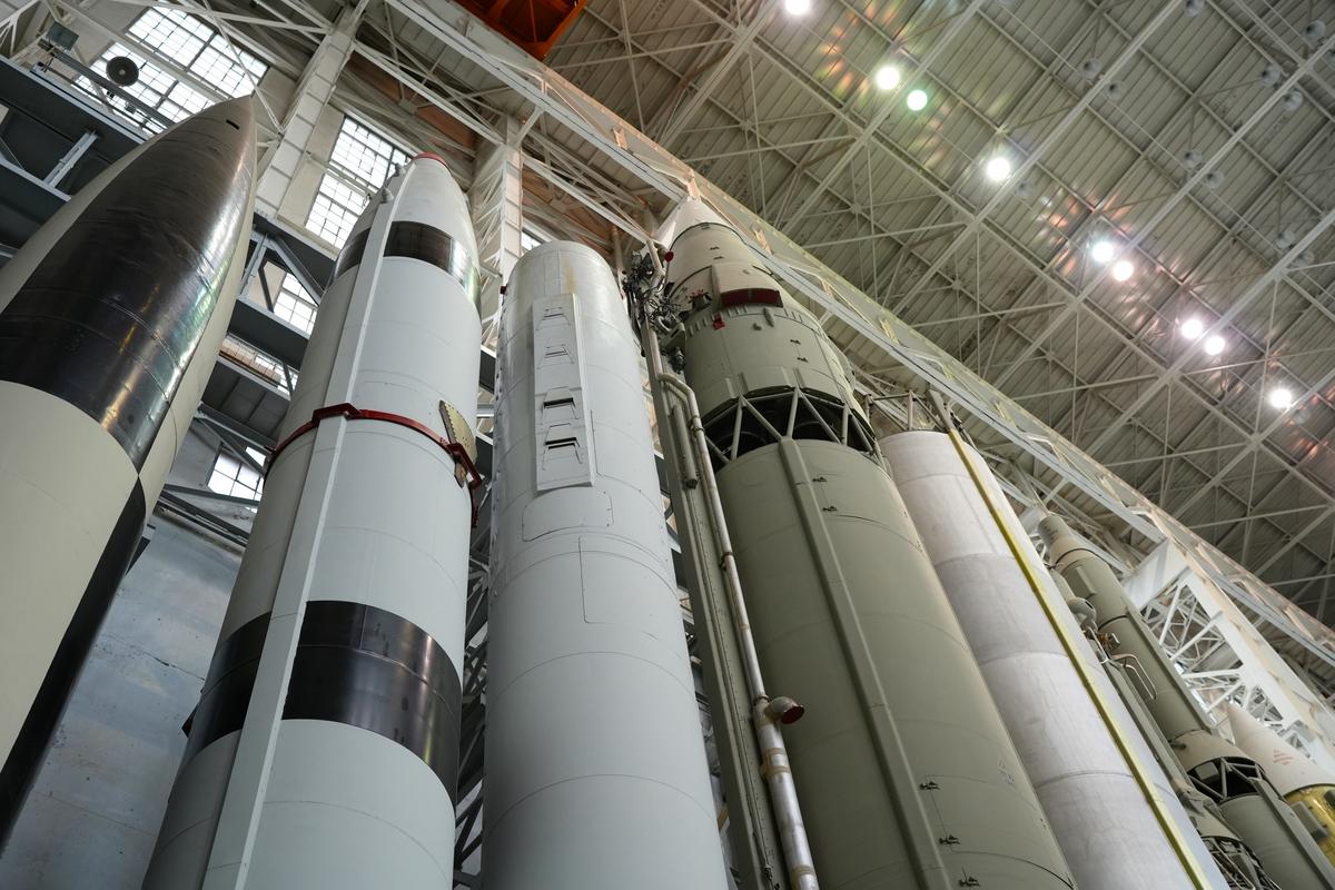 Лучшие научные волонтёры посетили ведущее предприятие ракетно-космической отрасли