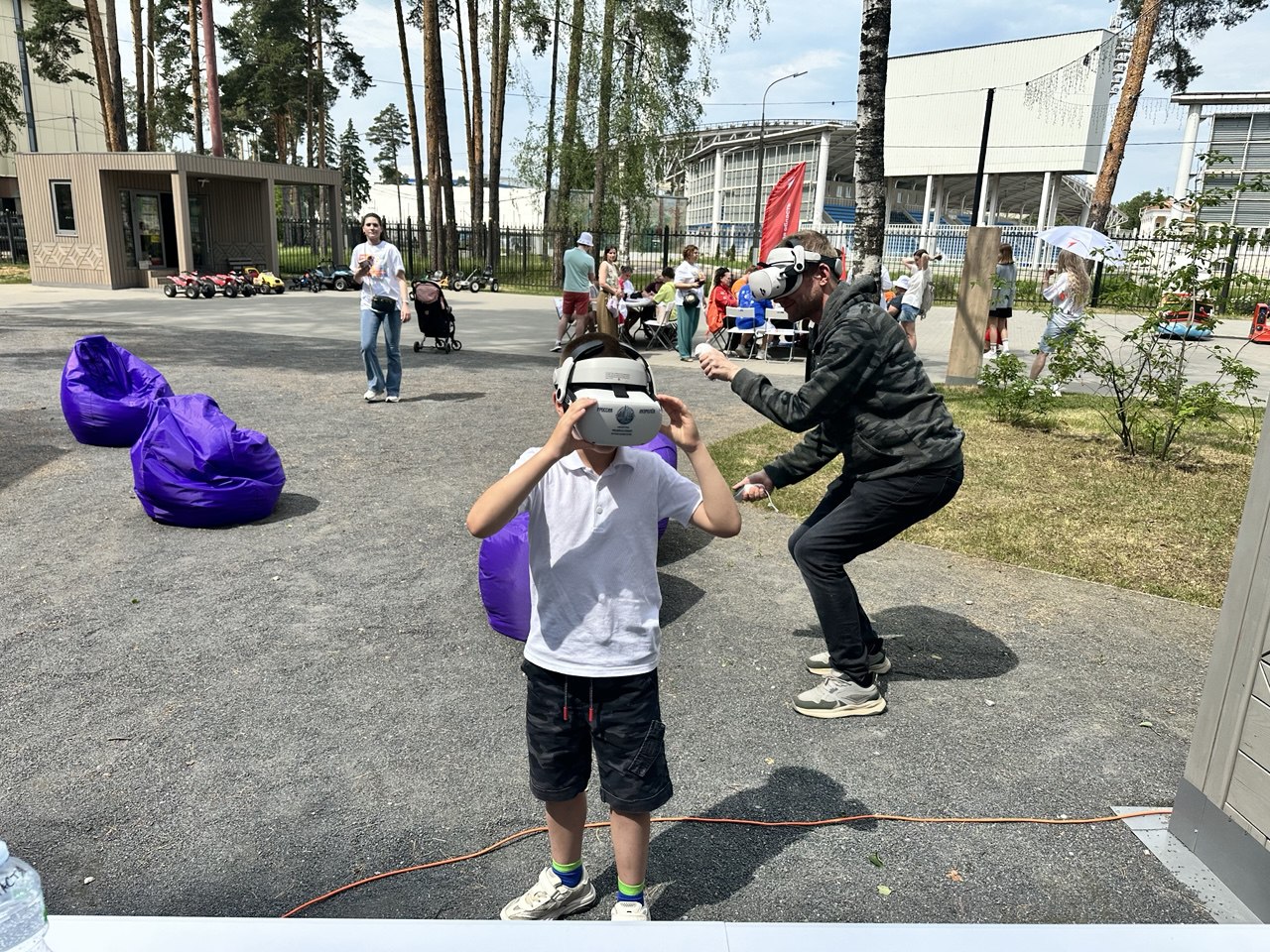 Научные волонтёры на фестивале в наукограде Жуковском