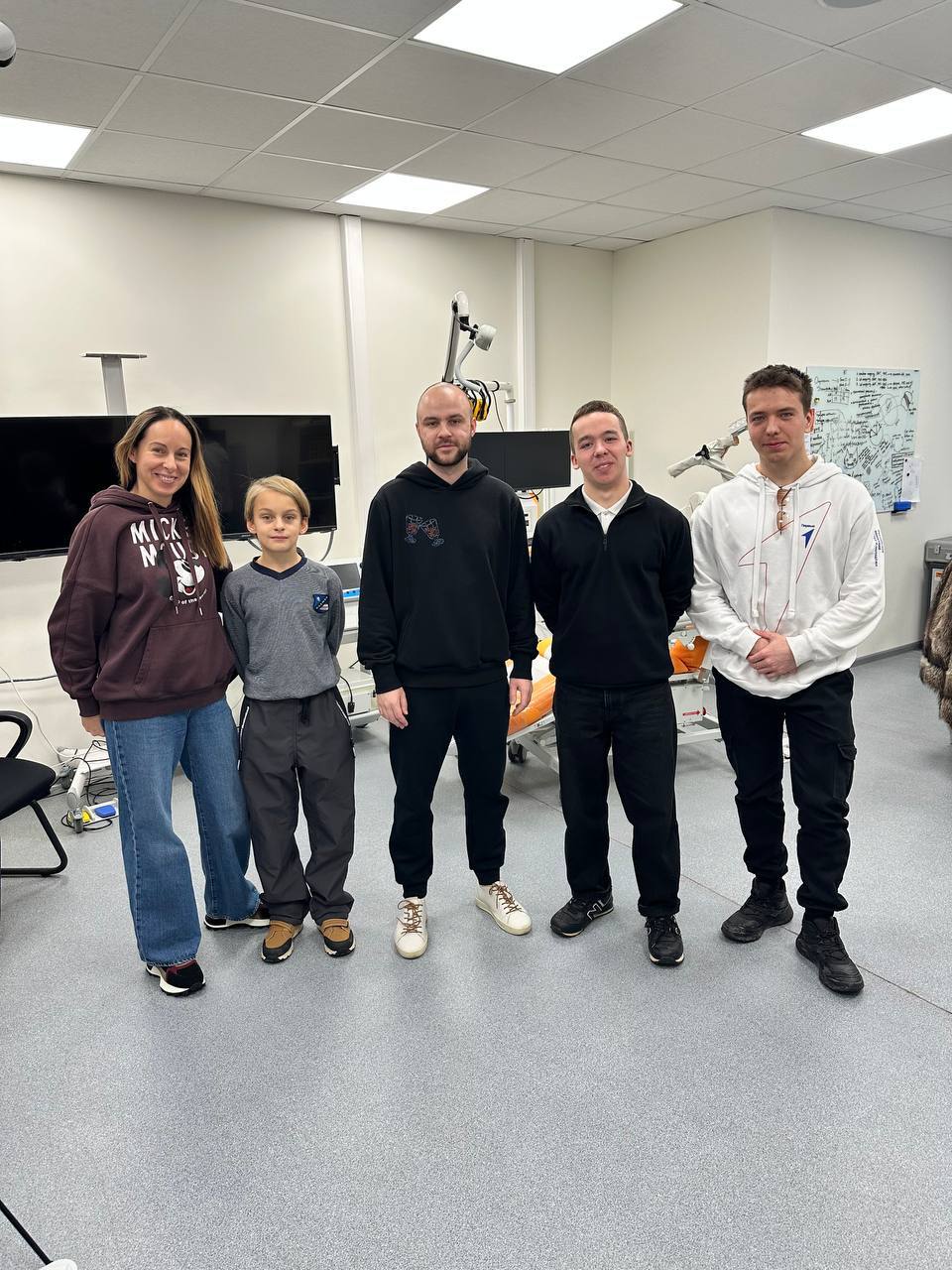 У всех предновогодние приготовления — а научные волонтёры финализируют очные лабораторные исследования