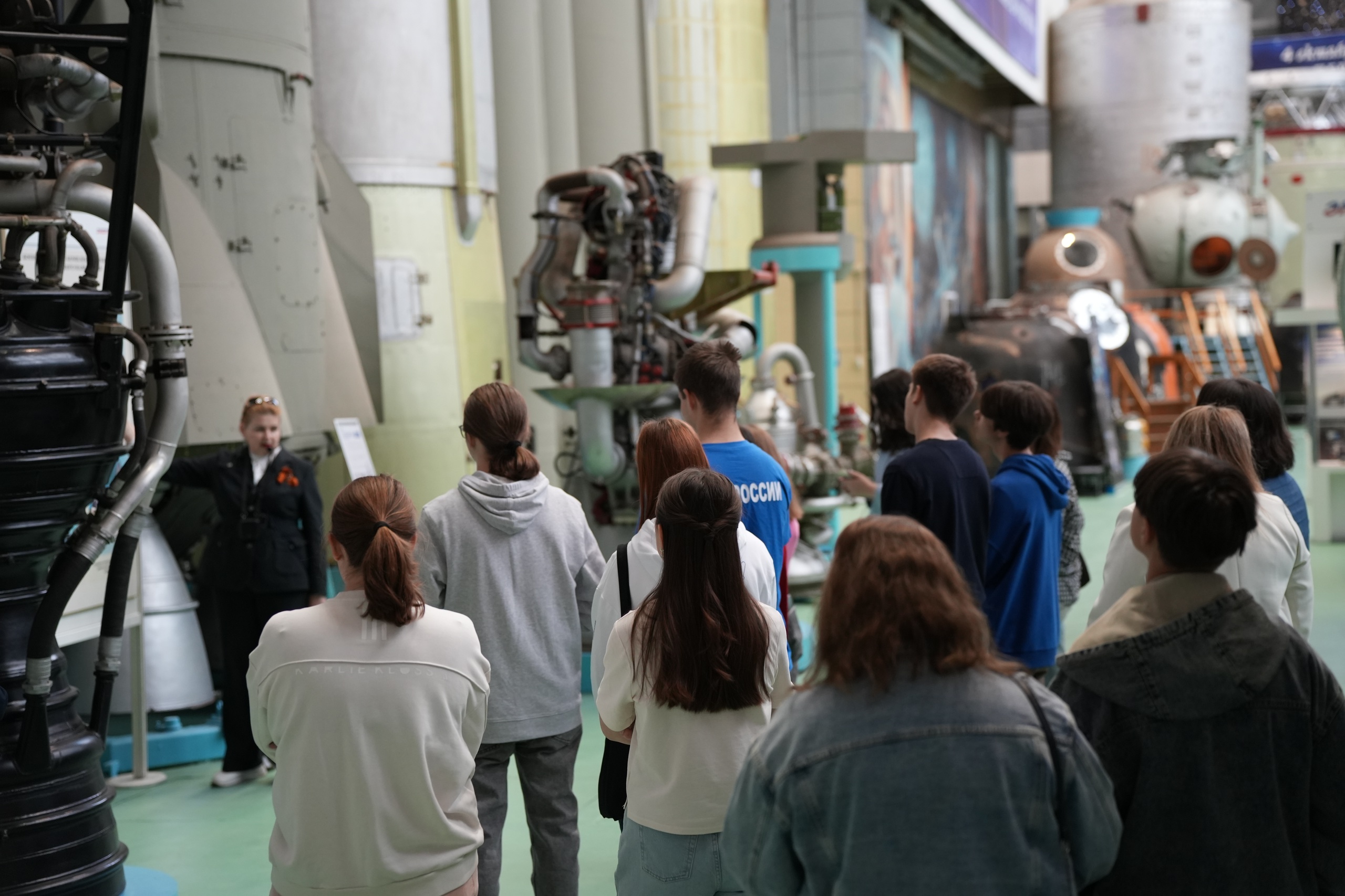 Лучшие научные волонтёры посетили ведущее предприятие ракетно-космической отрасли