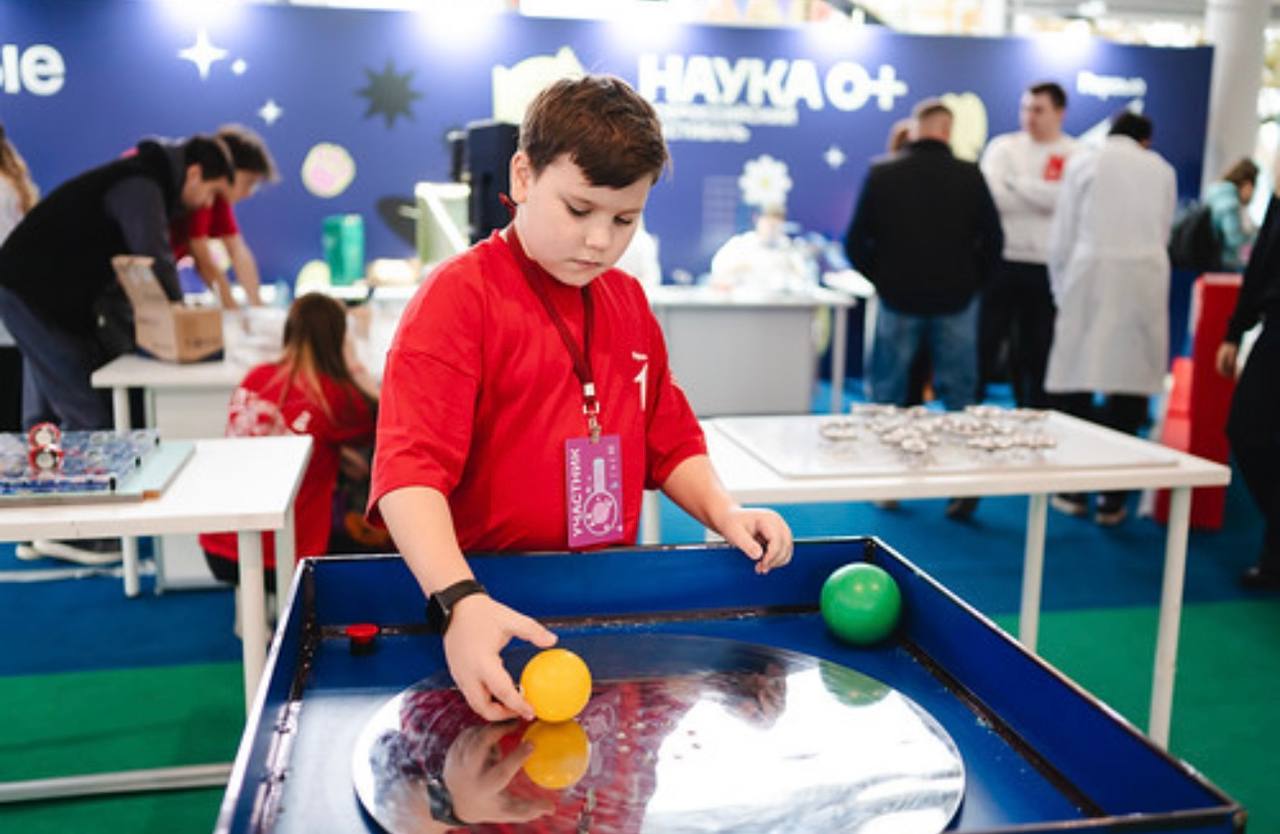 Команда проекта научного волонтёрства «Удобный город» провела исследования и научные демонстрации на Международном фестивале НАУКА 0+