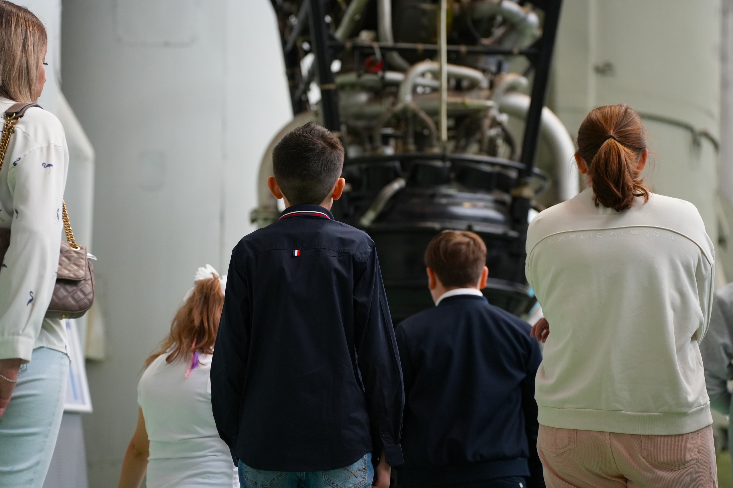 Лучшие научные волонтёры посетили ведущее предприятие ракетно-космической отрасли