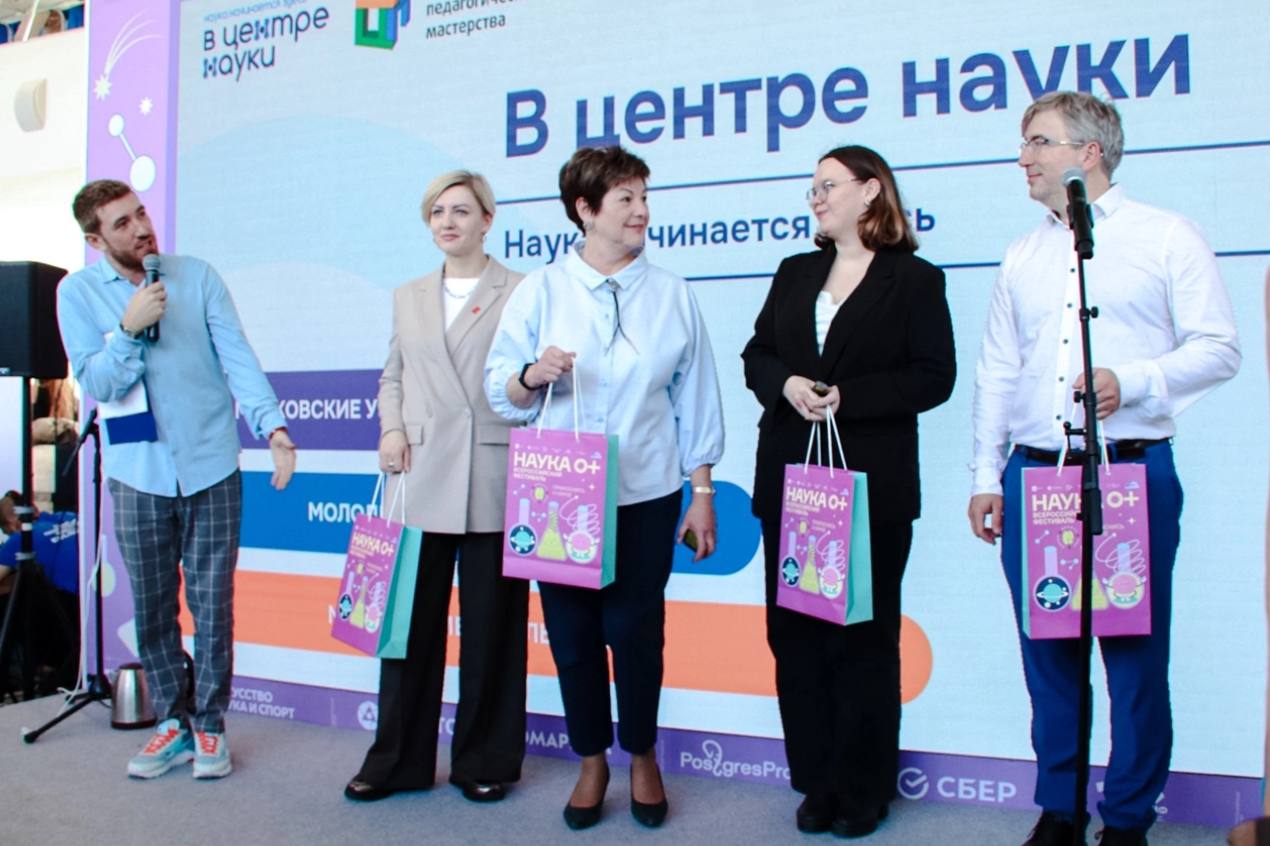 Команда проекта научного волонтёрства «Удобный город» провела исследования и научные демонстрации на Международном фестивале НАУКА 0+