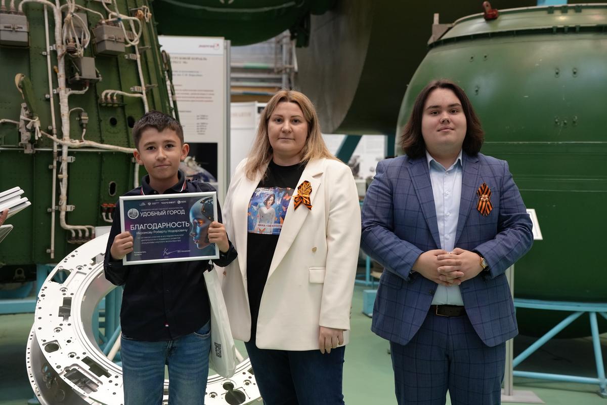 Лучшие научные волонтёры посетили ведущее предприятие ракетно-космической отрасли